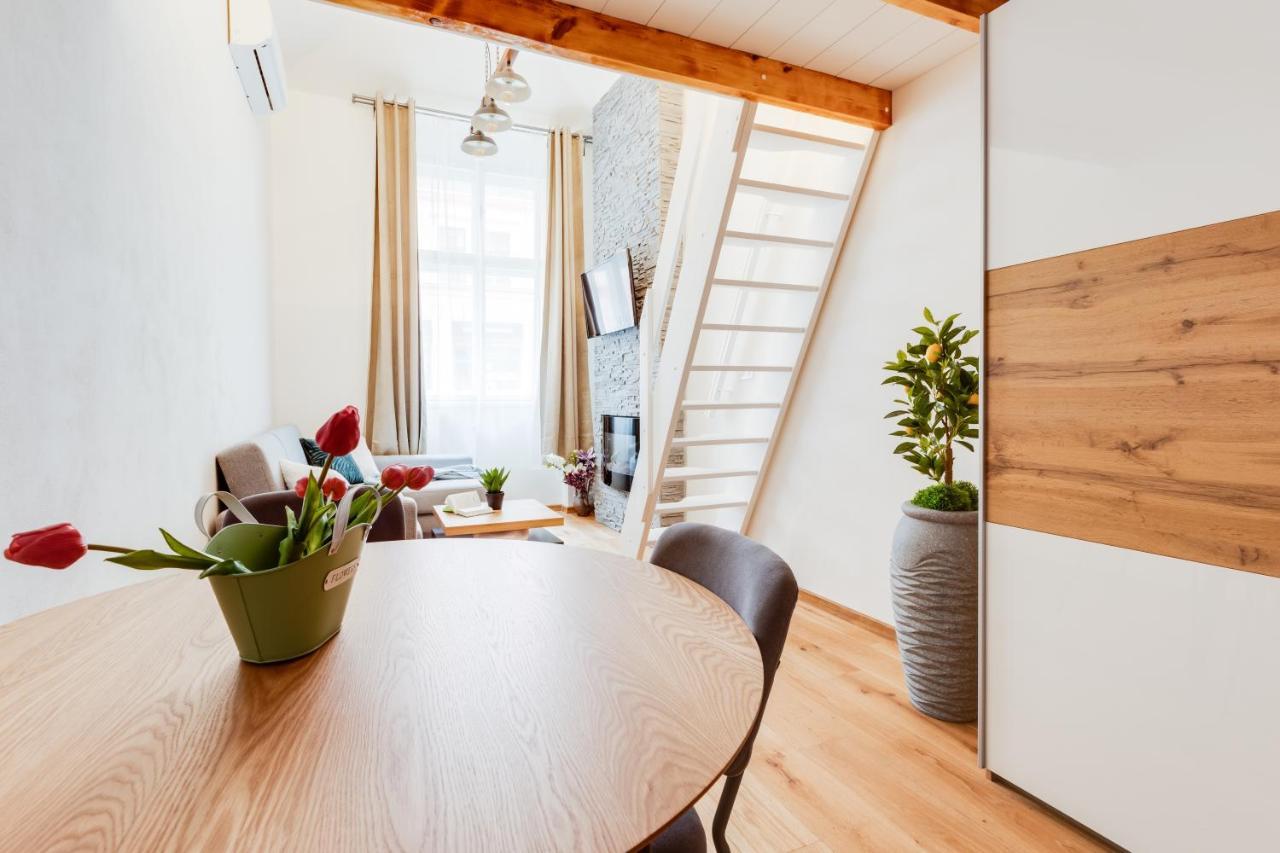 Dream Duplex On Riverside Прага Екстер'єр фото